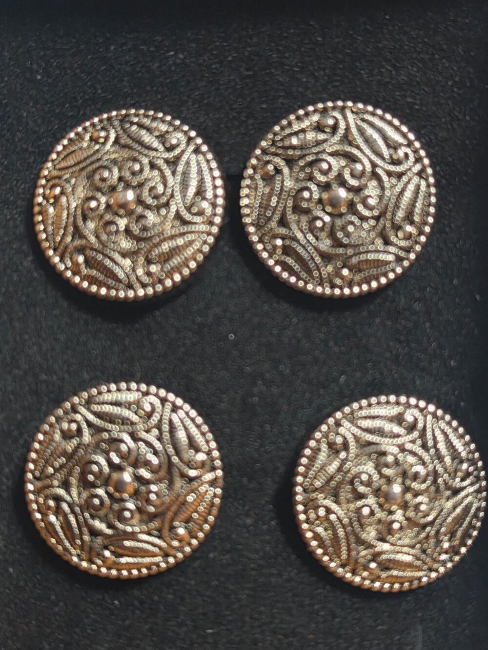 MAGNETIC NUMBER PINS "SADDLE UP" Engraved concho style Set of 4 NEW in box